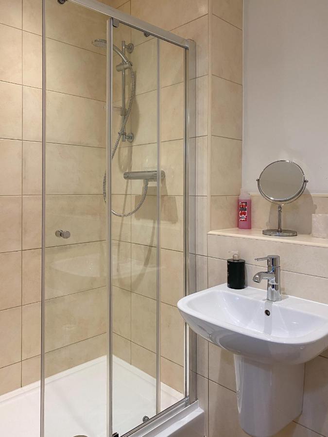 Beautiful, Contemporary 3 Bedroom Apartment 바스 외부 사진