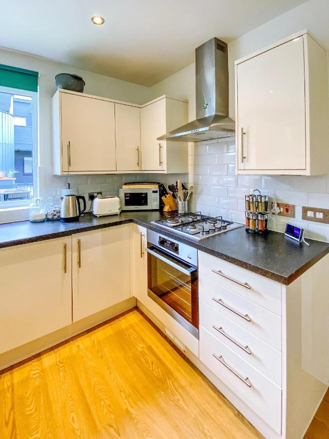 Beautiful, Contemporary 3 Bedroom Apartment 바스 외부 사진